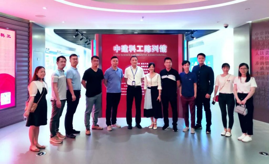 廣東工業設計城領導、深圳中國鋼結構博物館館長、巖星領導合照